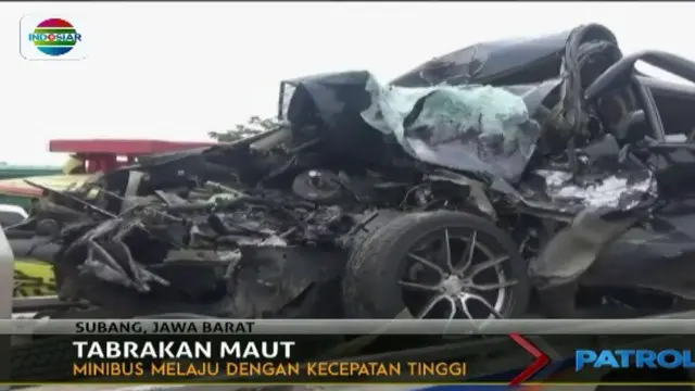 Tabrakan maut antara minibus dengan kendaraan elf terjadi di ruas tol Cipali, Subang, Jawa Tengah. Dua dari enam penumpang tewas.