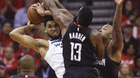 James Harden memblok tembakan Karl Anthony Towns (AP)