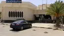 Gedung Biro Navigasi Udara Bandara Internasional Tripoli, Libya, rusak parah akibat pertempuran yang terjadi sejak Minggu (20/7), (21/7/2014). (REUTERS/Hani Amara)