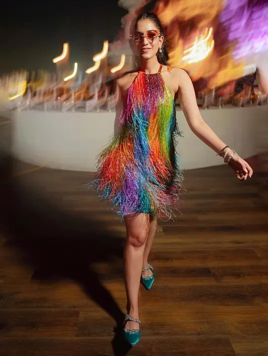 Radhika Merchant dan Anant Ambani merupakan teman masa kecil. Keduanya telah bertukar cincin pada Desember 2022. Lalu, pertunangan keduanya juga telah berlangsung pada Januari 2023. [Foto: Instagram/shereenlovebug]