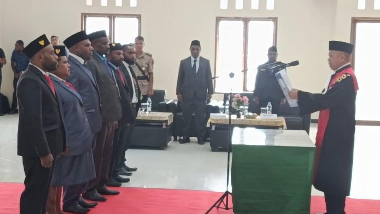 Ketua PN Wamena Lantik Lima Anggota DPRK Mamberamo Tengah Jalur Adat, Perkuat Representasi OAP