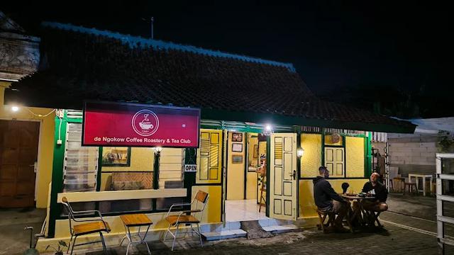 6. de Ngokow Coffee Roastery & Tea Club