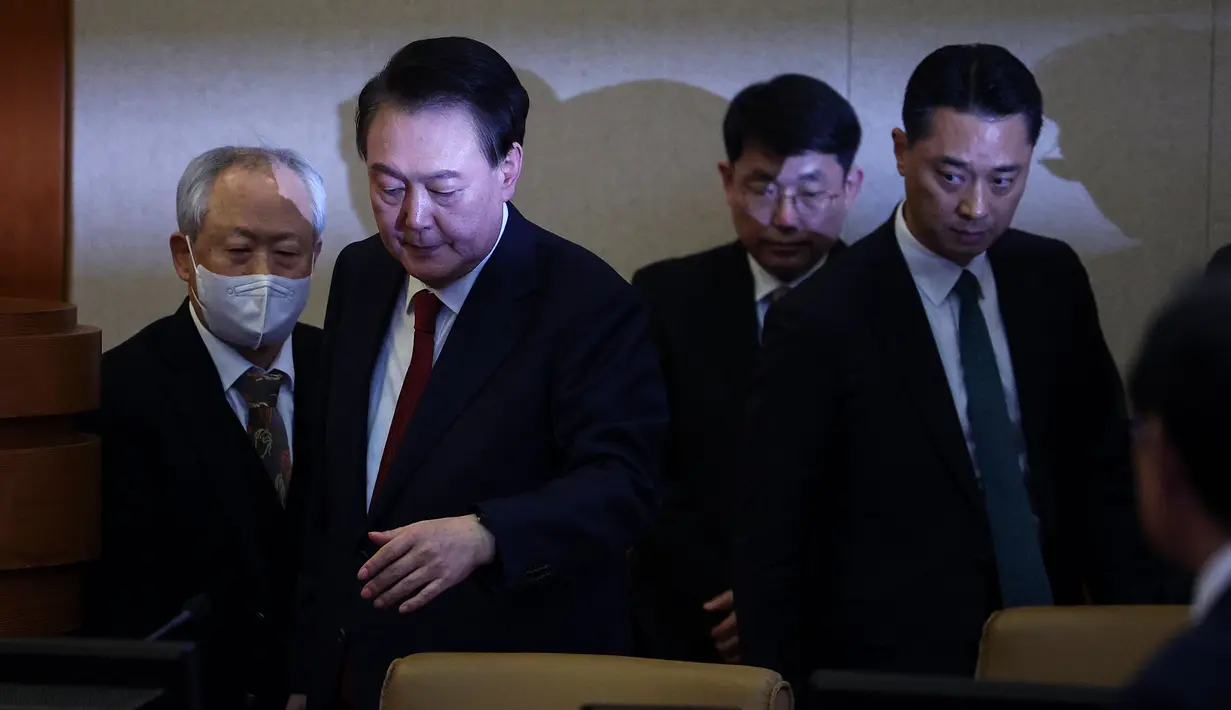 Pada sidang ini, Yoon Suk Yeol berpeluang menyampaikan argumennya atau menjawab pertanyaan terkait upayanya memberlakukan darurat militer yang kemudian dibatalkan. (Kim Hong-Ji/POOL/AFP)