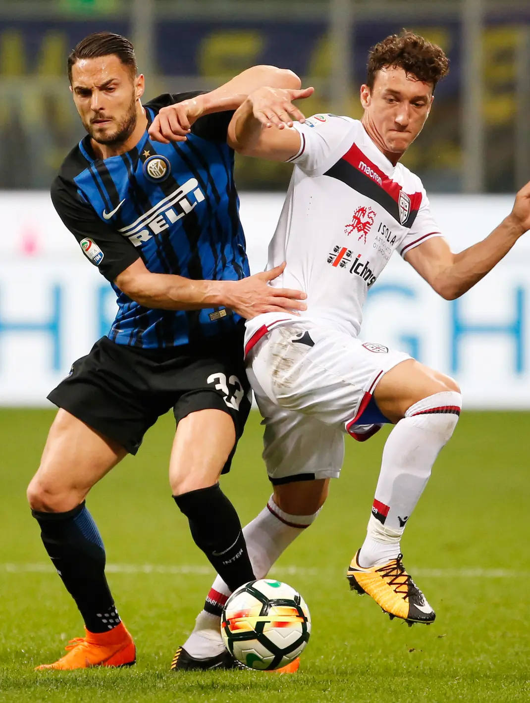 FOTO Inter Milan Berondong 4 Gol ke Gawang Cagliari Foto