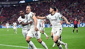 Borussia Monchengladbach harus menanti hingga menit kedua injury time babak kedua untuk menyamakan kedudukan. Gol penyeimbang itu dicetak oleh Haris Tabakovic. (Federico Gambarini/dpa via AP)