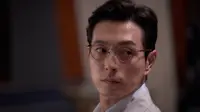 Jung Sung Il dalam film Murderer Report. (MIK Studio -Pluto Story Group - With a Studio via Soompi)