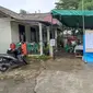 TPS 061 di Kantor Kelurahan Perwira, Bekasi Utara, Kota Bekasi, menolak sejumlah warga yang hendak mencoblos dengan alasan pendaftaran sudah tutup jam 12.00 WIB, Rabu 14 Febuari 2024.