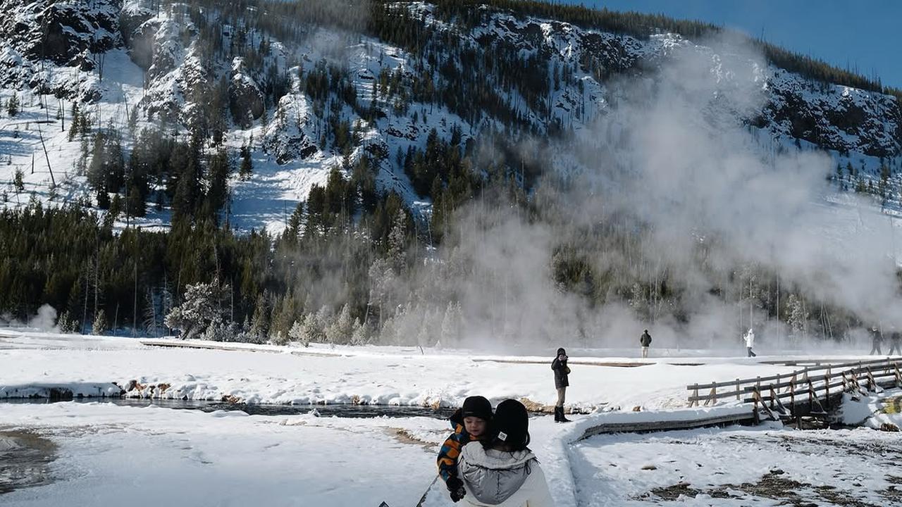 Potret Nikita Willy Ajak Issa Liburan ke Taman Nasional Yellowstone Tanpa Baby Nael