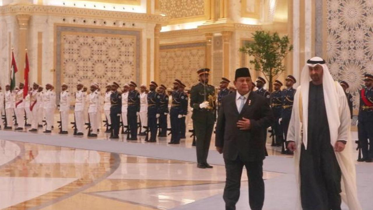 Diiringi Dentuman Meriam, Presiden Prabowo Bertemu Pangeran MBZ di Istana Qasr Al Watan