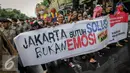 Massa yang tergabung dalam Aliansi Gerakan Selamatkan Jakarta (GSJ) menggelar aksi longmarch dari Raden Saleh menuju KPUD Jakarta, Rabu (21/9). Dalam aksinya mereka menolak Ahok menjadi Gubernur DKI Jakarta kembali. (Liputan6.com/Faizal Fanani)