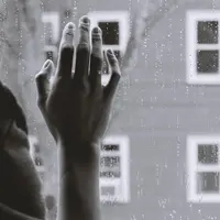 Queen Muse menyaksikan sendiri bagaimana saat-saat terakhir cinta sejati dalam hidupnya pergi untuk selamanya, simak perjalanan hari-hari setelahnya saat ia berjuang melanjutkan hidup. Sumber foto: unsplash.com/Kristina Tripkovic.