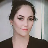 Hannah Al Rashid dan Meriam Bellina memiliki wajah seperti bule. Wajar saja, Hannah memiliki darah keturunan Prancis, sedangkan Meriam Bellina memiliki darah keturunan Belanda.