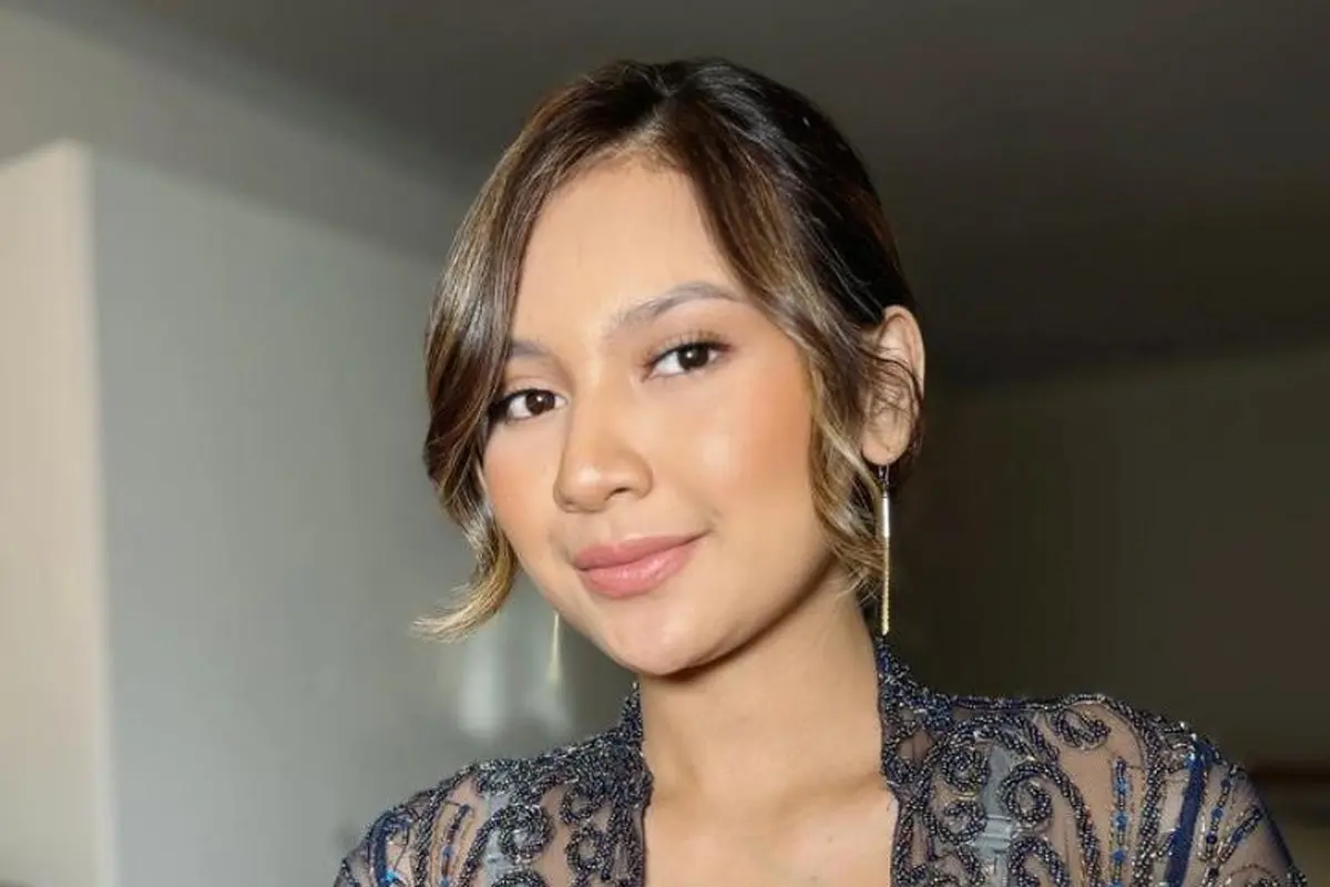 Pesona Anggun Indah Permatasari di Momen Lamaran Adik, Haru Gandeng Tangan Sang Ibu