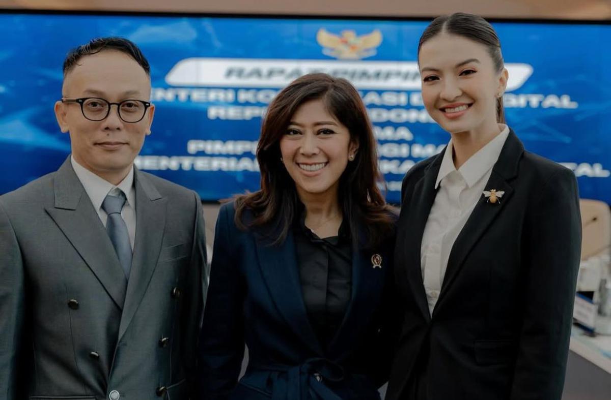 Penampilan Elegan Raline Shah di Pelantikan Staf Khusus Komdigi, Detail Bros Emas Jadi Sorotan