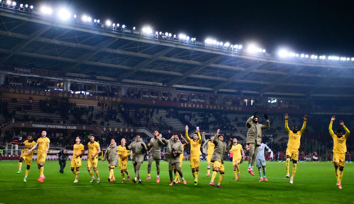Kemenangan ini membawa Milan naik ke puncak klasemen dengan 31 poin, menyamai perolehan Napoli. Sementara Torino harus puas tetap berada di peringkat ke-16 dengan 14 poin. (AFP/Marco Bertorello)