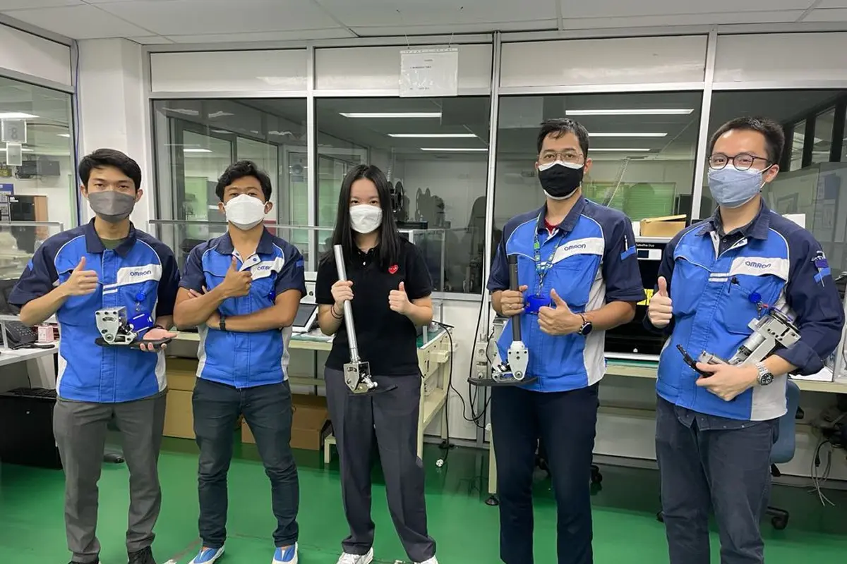 Carolene Adeline, siswi kelas XII JIS ini menemukan kecintaannya dalam bidang sosial, terutama membantu penyandang disabilitas yang membutuhkan kaki palsu.
