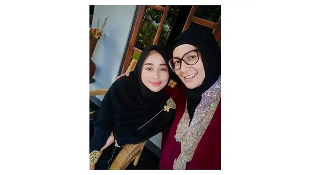 7 Potret Dewi Perssik saat Pakai Hijab, Tuai Pujian