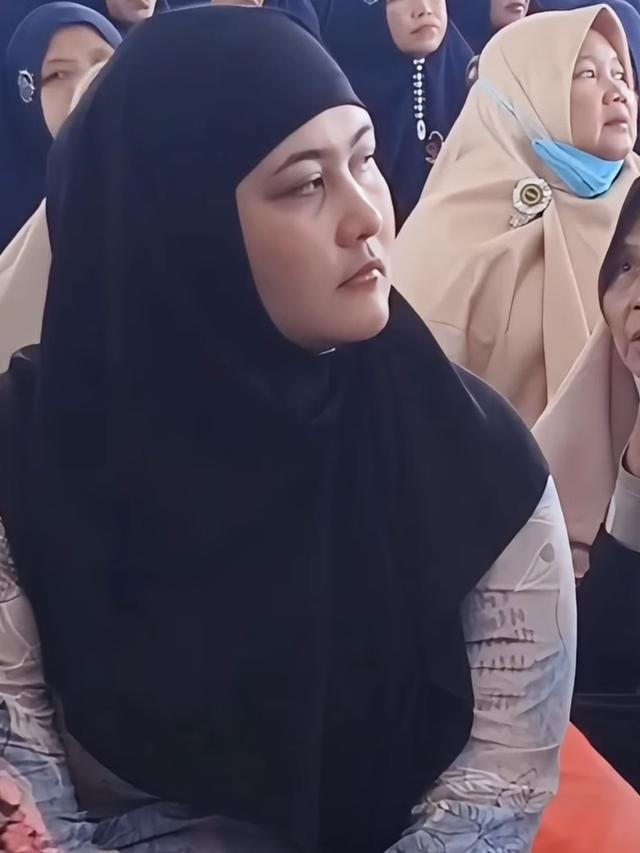 Talitha Curtis Berhijab