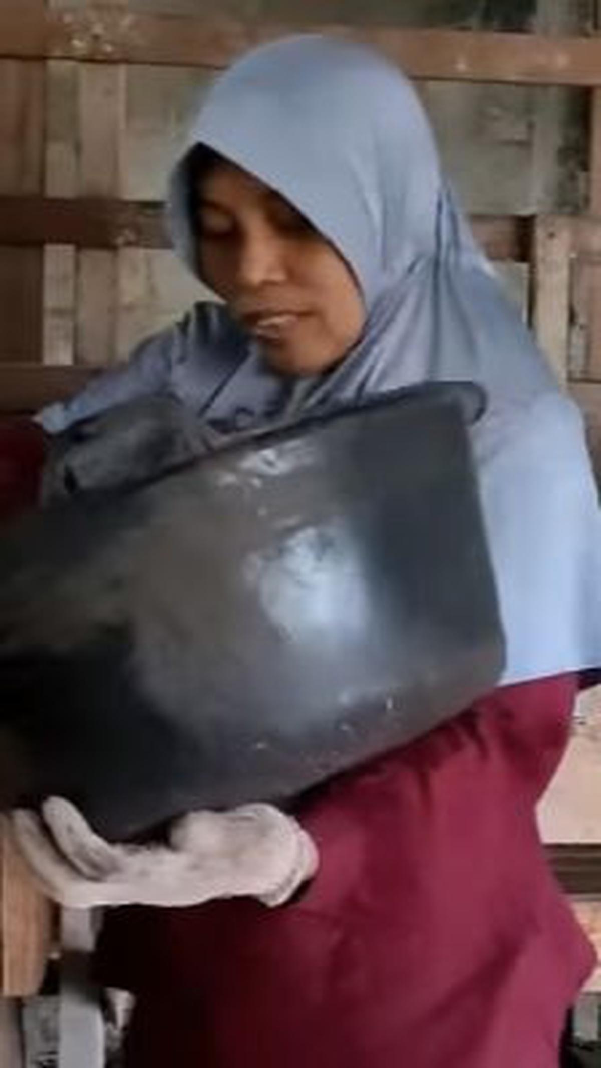 Mampu Menguliahkan Sang Anak<br>