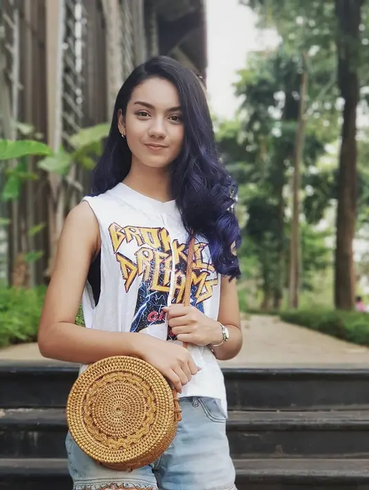 Ersya Aurelia, aktirs cantik yang ternyata bukan pendatang baru di dunia akting. Namanya mulai dikenal sejak membintangi sinetron Cinta Fitri 3 pada tahun 2008 silam. (Instagram/ersyaurel)
