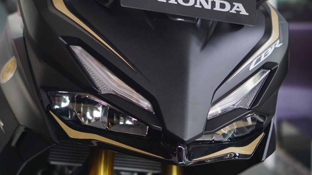 Mengenal Jenis dan Posisi Lampu Sein Depan Sepeda Motor
