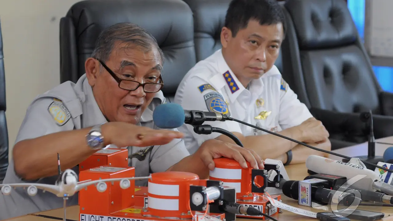 Menhub Tinjau Gudang Penyimpan Bangkai Ekor AirAsia QZ8501