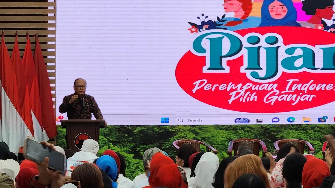 Politikus senior PDIP Sidarto Danusubroto