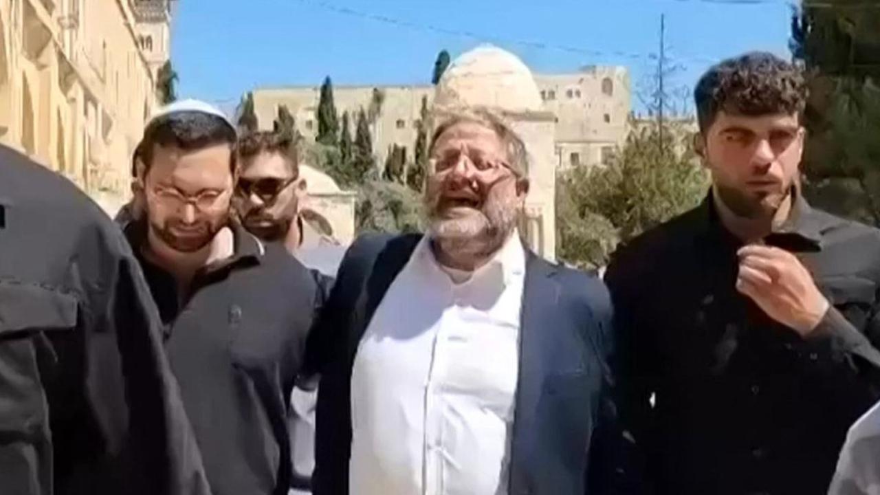 Menteri Keamanan Nasional Israel Itamar Ben Gvir menjadi sorotan karena ulahnya mengajak ribuan umat Yahudi menyerbu kompleks Masjid Al Aqsa, Yerusalem, pada 13 Agustus 2024. Dia mengajak sekitar 2.000 umat Yahudi untuk beribadah di kompleks Masjid Al Aqs