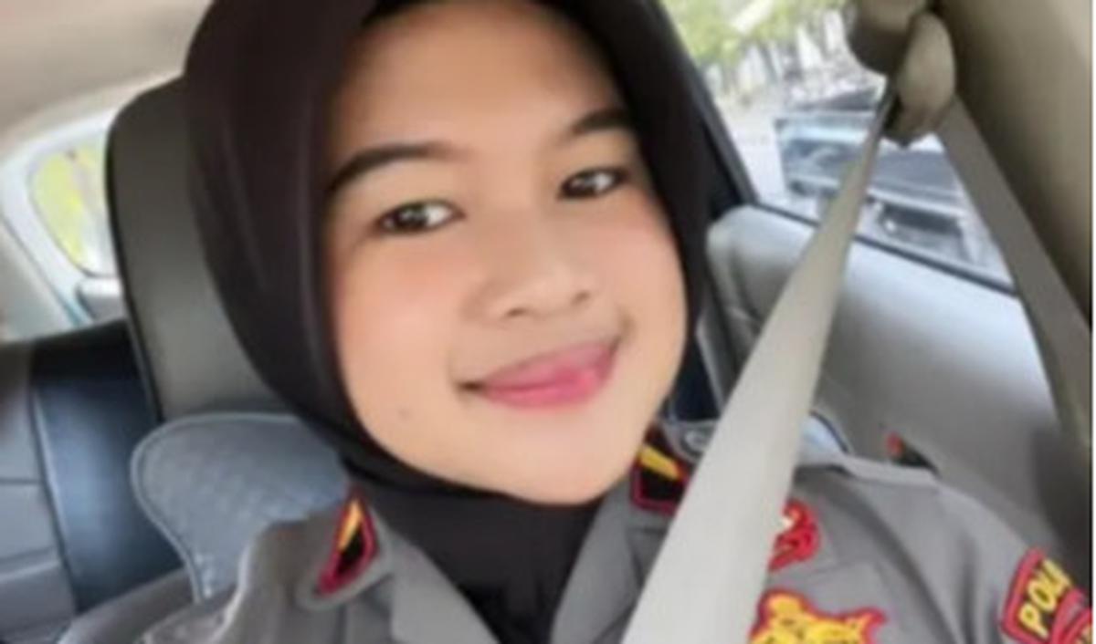 Baik saat bertugas sebagai anggota Korps Bhayangkara maupun di kala bersantai hingga mengikuti acara tertentu, seperti halnya turut dalam kajian. <br>