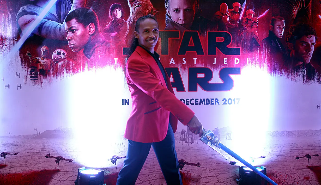 Saat menyaksikan premiere tersebut, pemeran yang mengawali kariernya dari film Merantau (2009) itu mengugah ingatannya saat menjalani syuting film episode sebelumnya. (Nurwahyunan/Bintang.com)