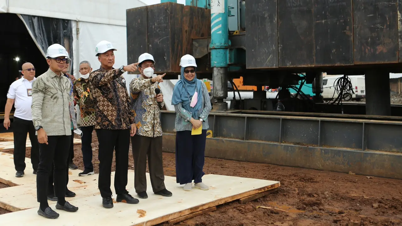 enteri Perindustrian Agus Gumiwang Kartasasmita pada Groundbreaking Gedung Pendidikan SMK-SMAK Bogor