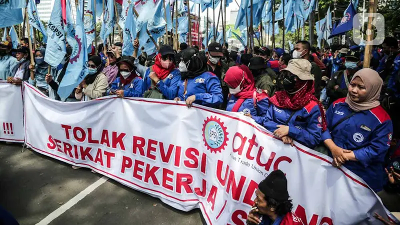 FOTO: Aksi Buruh Peringati May Day di Kawasan Patung Kuda