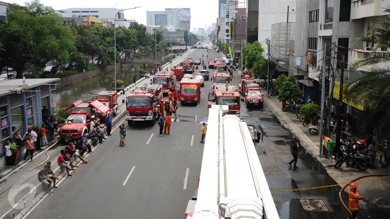 20170102-Grand Hotel Paragon Terbakar, Arus Lalu Lintas Disebagian Gajah Mada Dialihkan-Jakarta