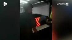 Seorang pria berani memaki dan berkata kotor pada polisi. Diduga pria tersebut mabuk saat melakukannya.