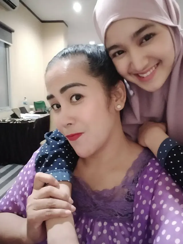 Mantap Berhijab, Ini 6 Potret Penampilan Baru Cut Syifa