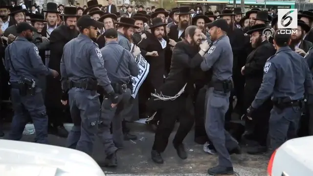 Sekelompok Yahudi Ultra Ortodoks melakukan unjuk rasa yang menimbulkan kericuhan.