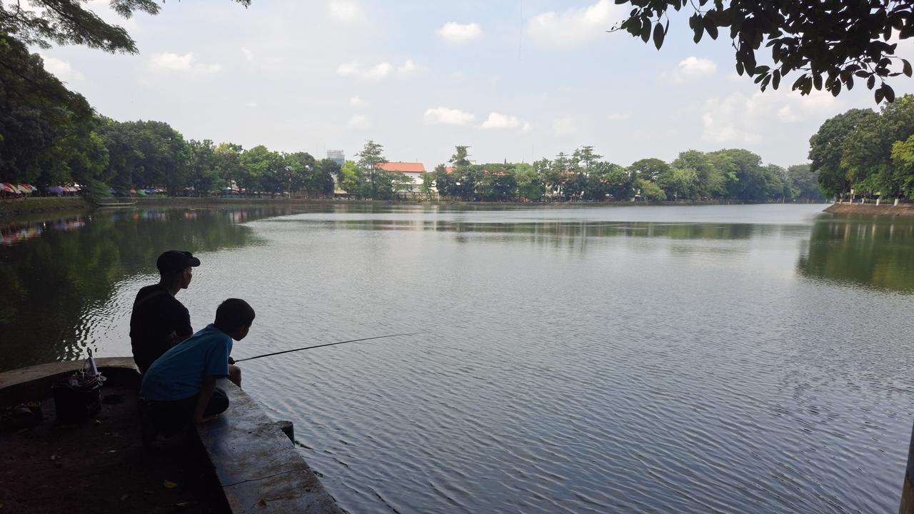 Kata Pemancing di Setu Babakan Usai Operasi Tangkap Ikan Sapu-Sapu: Baru 14 Ekor Kena Jaring, Biasanya Lebih Banyak