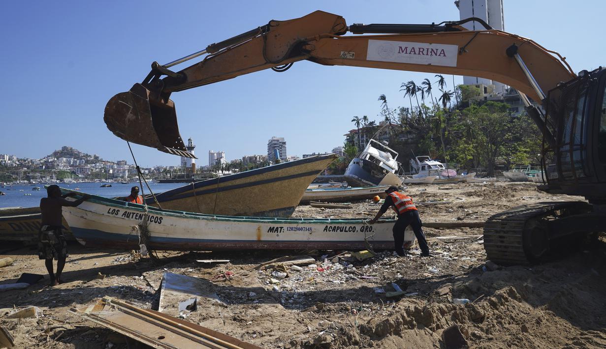 Hampir tiga minggu setelah badai Kategori 5 meluluhlantakkan pelabuhan di Pasifik ini, menewaskan sedikitnya 48 orang dan merusak infrastruktur kota, pembersihan masih terus dilakukan. (AP Photo/Marco Ugarte)