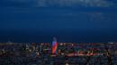 Gedung pencakar langit Torre Agbar terlihat dengan proyeksi cahaya warna pelangi saat peringatan World Pride di Barcelona, Spanyol, 28 Juni 2017. World Pride merupakan acara perayaan LGBT terbesar di dunia yang diadakan setiap tahun. (AP/Manu Fernandez)