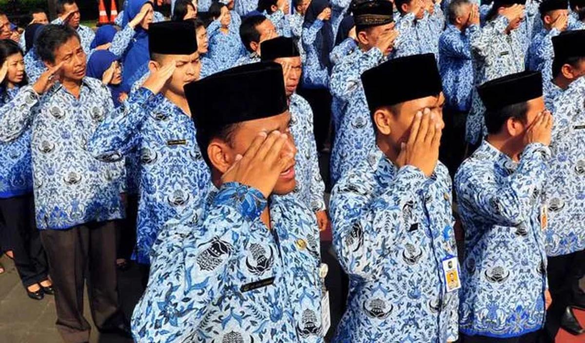 Sebaliknya, kenaikan gaji para PNS hingga TNI/Polri disertai dengan pemberian tunjangan kinerja.