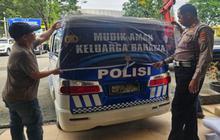 Satlantas Polresta Banjarmasin Pasang Stiker Mudik Aman Lebaran, Edukasi Keselamatan di Jalan