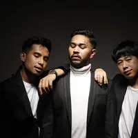 Terinspirasi dari kisah personelnya, Onad, Okin dan Budye tuangkan dalam video klip.