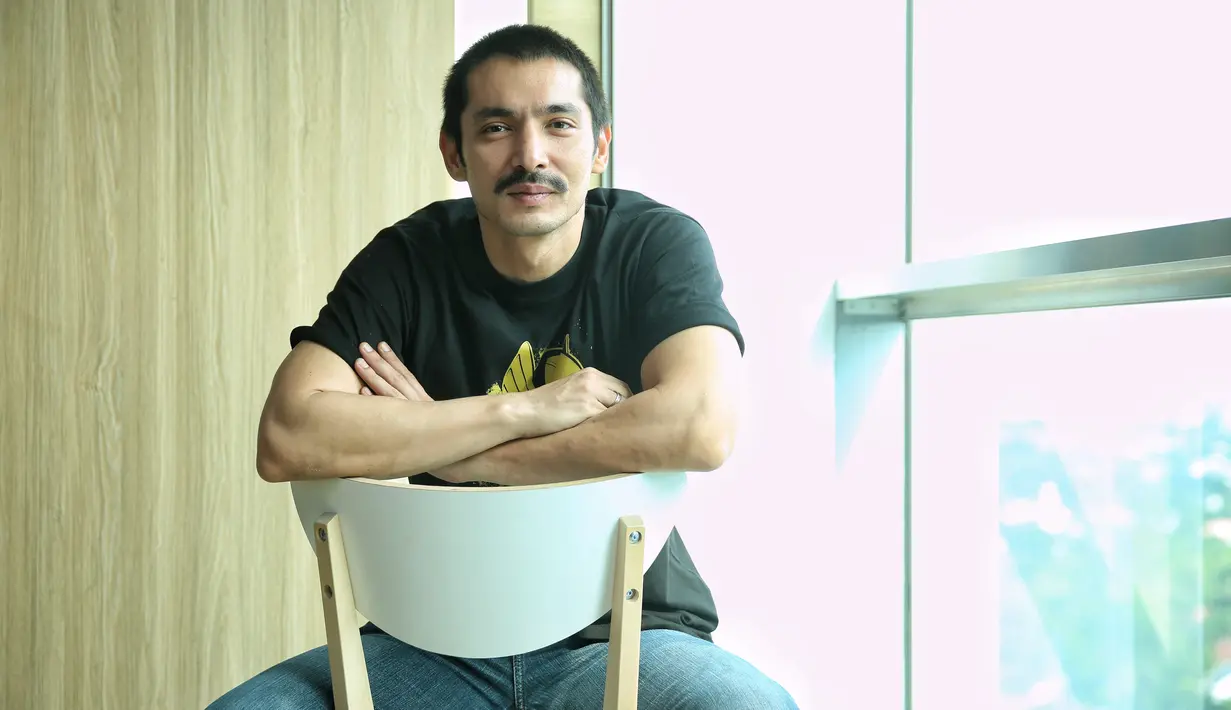 Abimana Aryasatya sangat antusias dengan tayangnya kembali film Gundala di Vidio.com (Adrian Putra/Fimela.com)