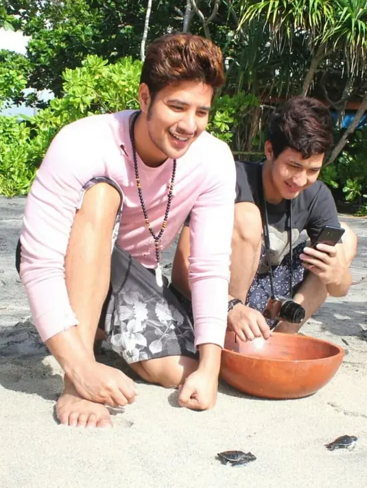 "Pertama, urang nan ndak urang (Manusia yg bukan seperti Manusia), Dua,  urang nan takah urang (Manusia yg seperti Manusia), Tiga, urang nan kajadi urang, (Manusia yg akan jd Manusia)," lajutnya. (Instagram/ammarzoni)