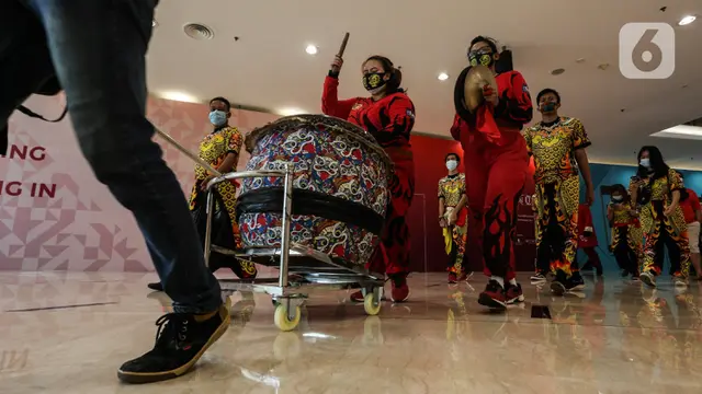 Atraksi Barongsai Semarakkan Perayaan Imlek di Pusat Perbelanjaan