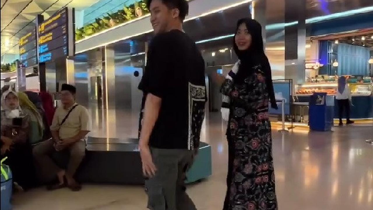 Momen Kevin Aprilio Ikut Antarkan Widy Vierratale dan Rombongan Berangkat Jalani Ibadah Umrah