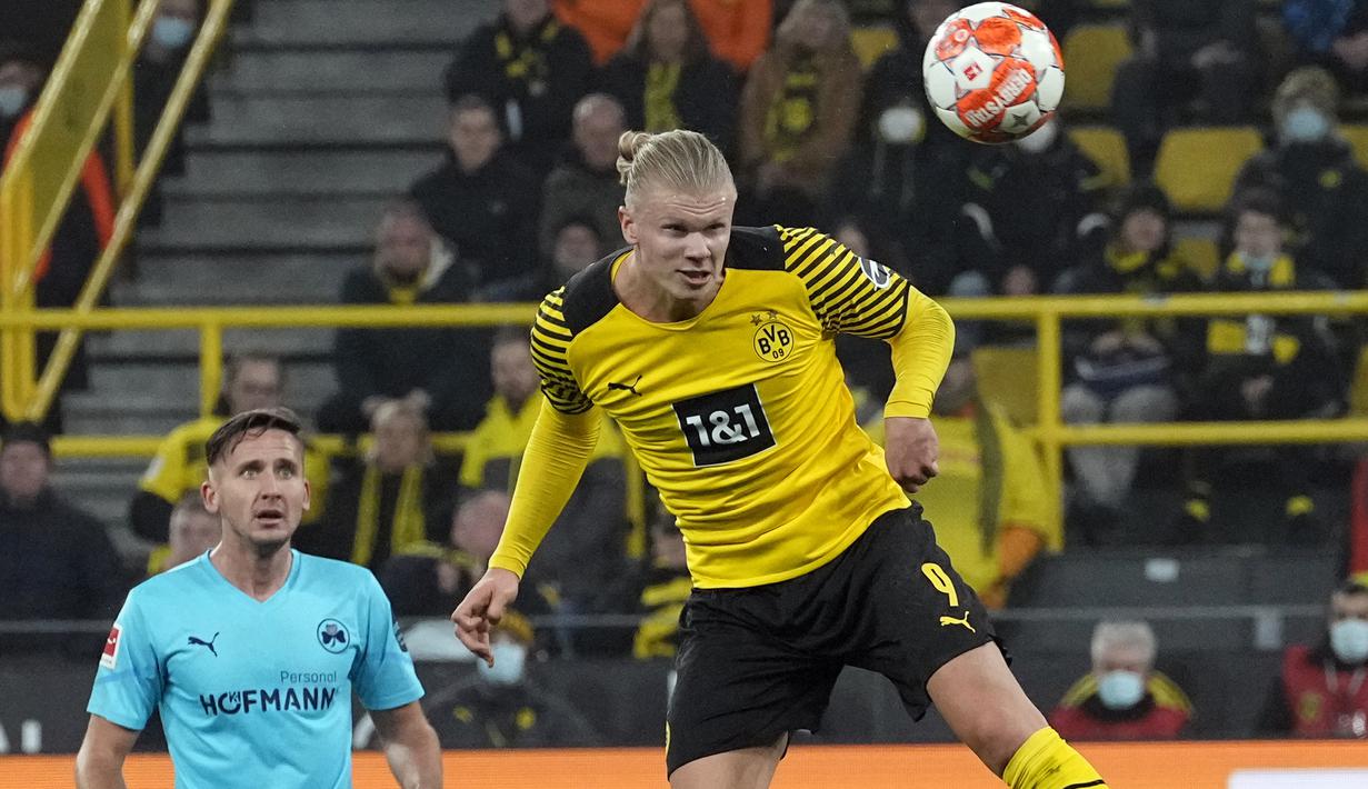 Erling Haaland. Striker Borussia Dortmund berusia 21 tahun yang musim ini telah tampil 15 kali dengan mencetak 19 gol dan 5 assist ini ditaksir memiliki nilai pasar sebesar 150 juta euro. Ia menjadi pemain termahal kedua di dunia sekaligus pemain termahal di Liga Jerman. (AP/Martin Meissner)