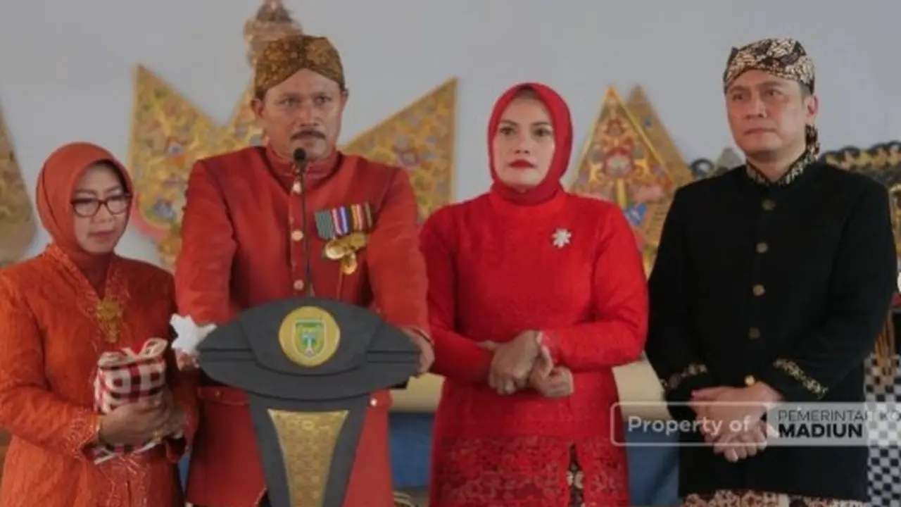 Wali Kota Madiun Maidi dan Wakil Wali Kota Madiun Inda Raya (MaDa) mengakhiri masa jabatannya dengan menggelar Kirab Budaya 2024 pada Minggu 28 April 2024. (Foto: Pemkot Madiun)
