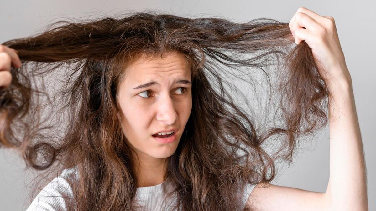 4 Kebiasaan Tanpa Disadari yang Membuat Rambut Kusut dan Lepek!