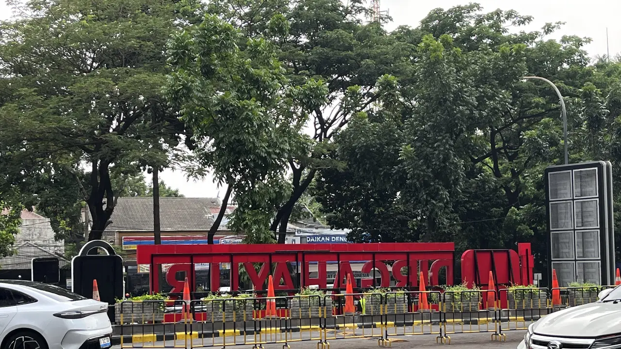 Pagar Mal Kokas Telah Dibongkar, Kini Berganti Dekorasi HUT RI